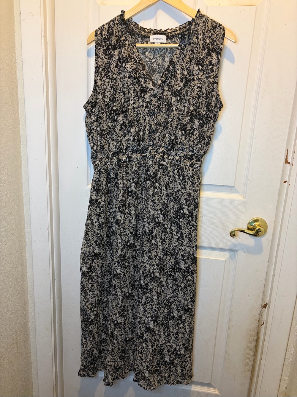 Evereve Black and White Printed Sleeveless Midi Dress
